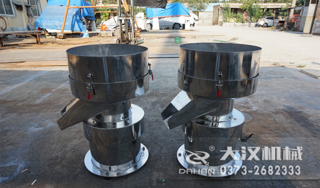不銹鋼涂料振動篩是一種比較受用戶歡迎的產(chǎn)品之一，主要優(yōu)勢耐酸堿，不生銹，使用壽命長。